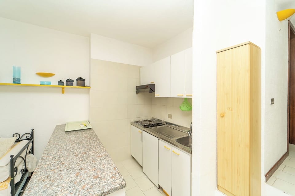 Apartment | Private kitchen | Microwave, stovetop, cookware/dishes/utensils