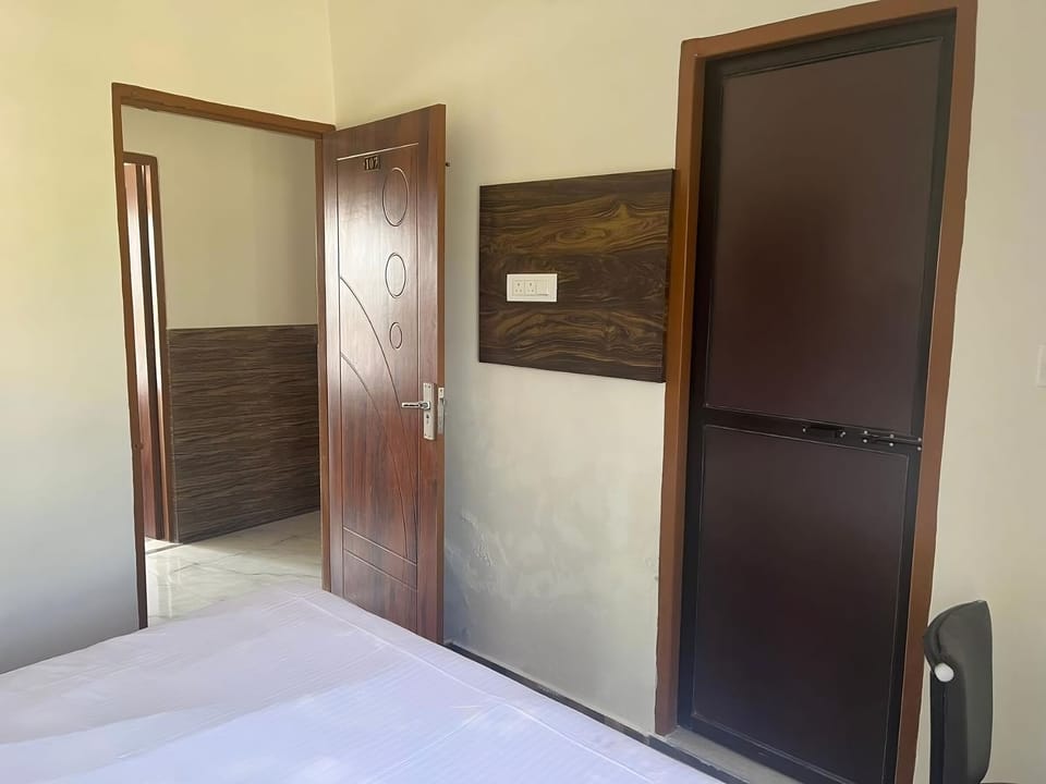 Deluxe Room, 1 Double Bed, Private Bathroom, Hill View | Free WiFi