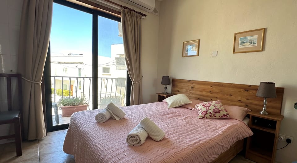 Deluxe Double Room | Desk, laptop workspace, free WiFi, bed sheets