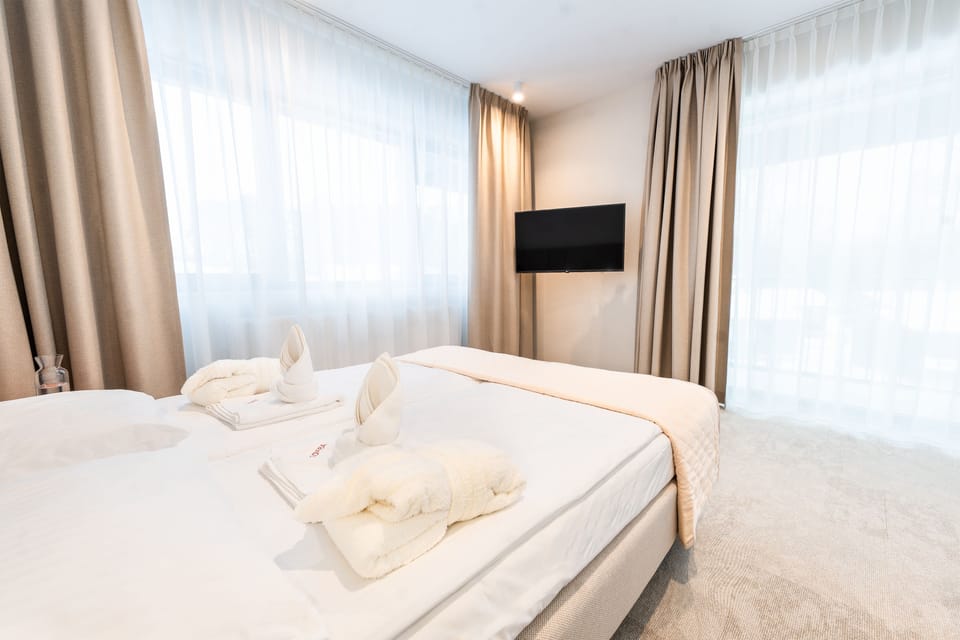 Superior Single Room, Balcony | In-room safe, iron/ironing board, free WiFi, bed sheets