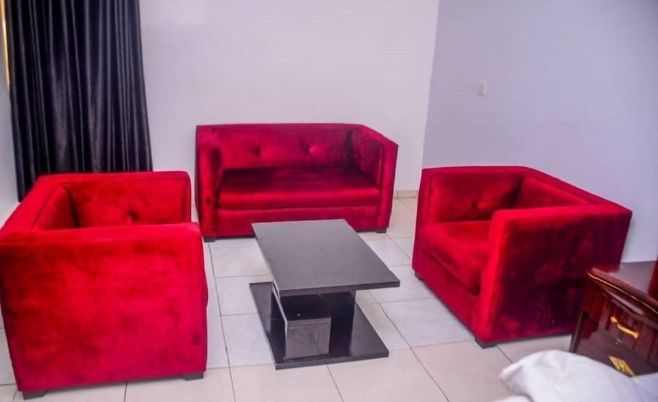 Economy Room, Balcony, City View | Living area