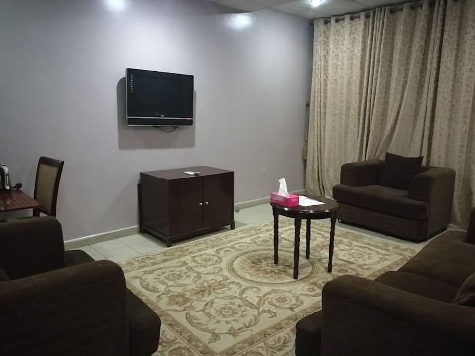 Economy Room, Balcony, City View | Living area