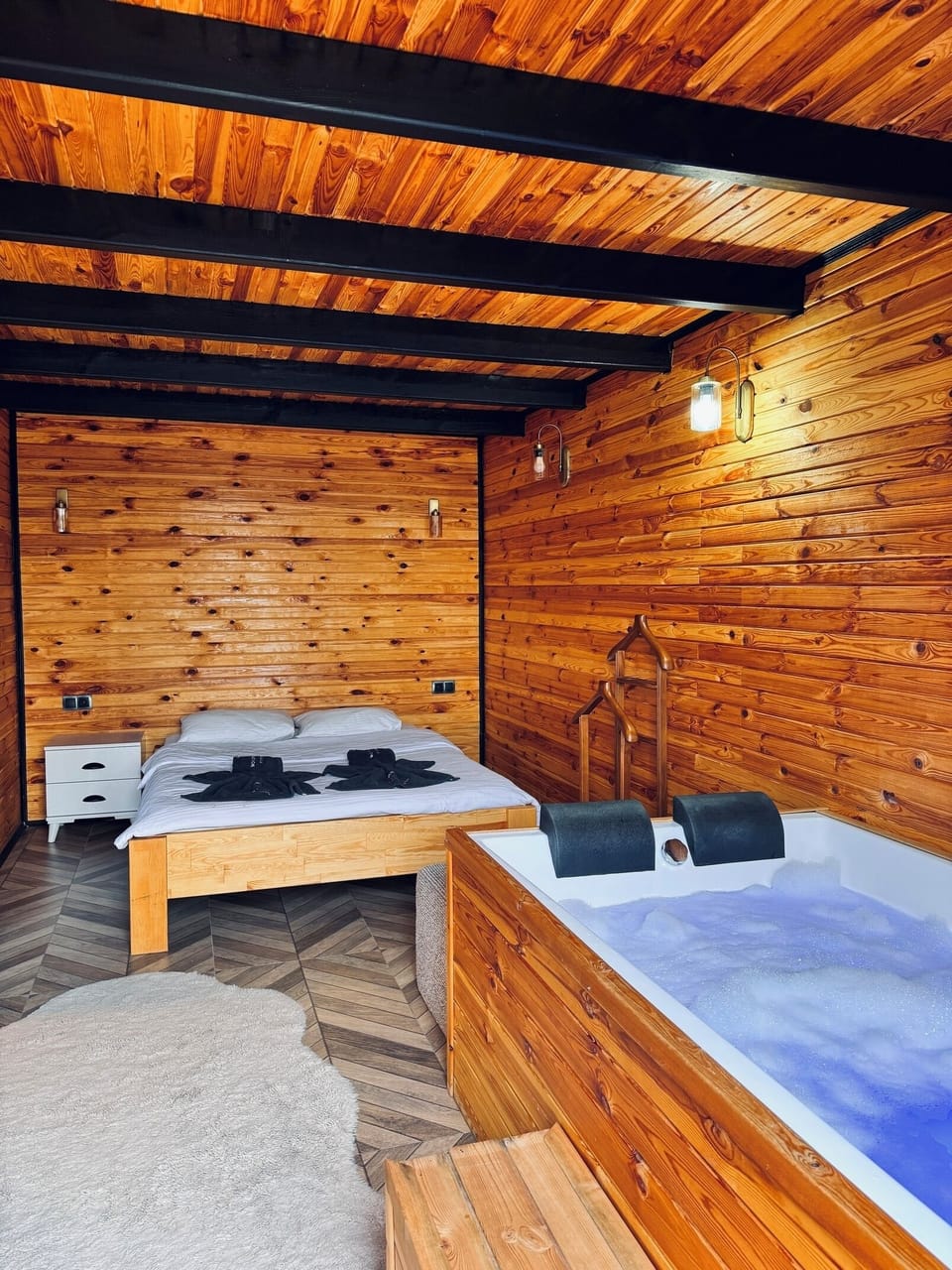 Deluxe Bungalow, Lake View | Jetted tub