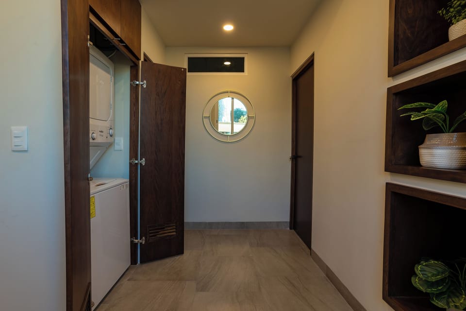 Luxury Apartment, Hot Tub, Sea View | Laundry