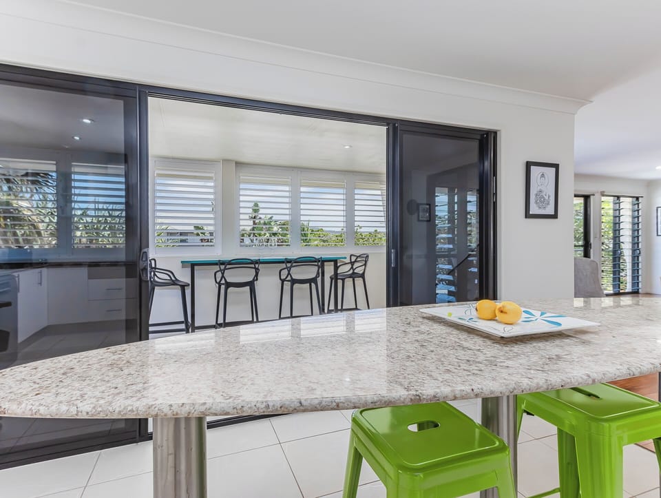 Apartment, 3 Bedrooms | Private kitchen | Electric kettle, toaster, dining table