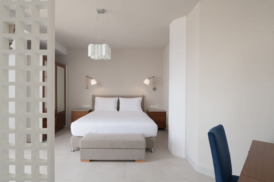 Jacuzzi Suite | Premium bedding, in-room safe, blackout drapes, soundproofing