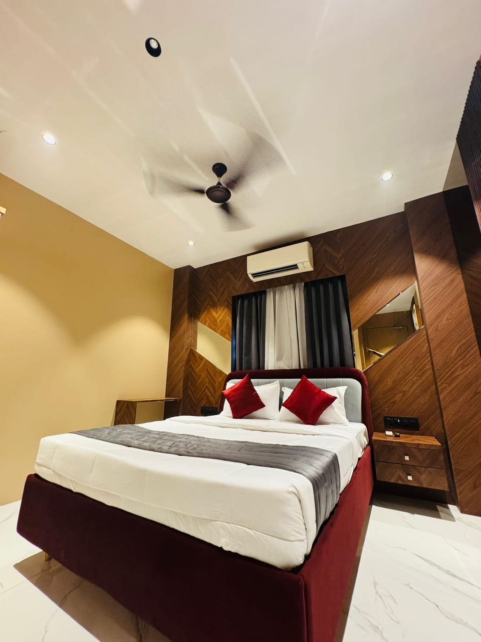 Desk, iron/ironing board, free WiFi, bed sheets