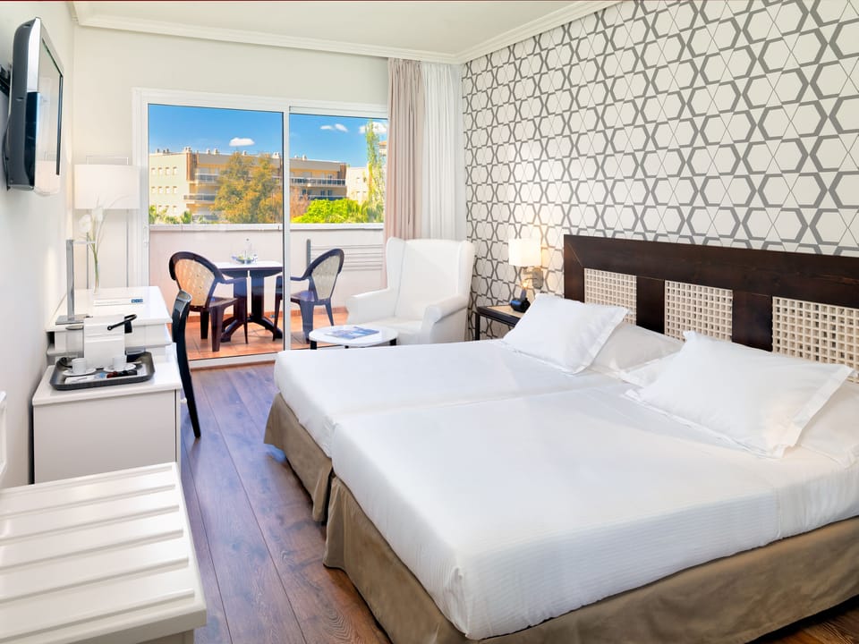 In-room safe, desk, free WiFi, bed sheets