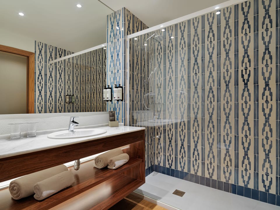 Bathroom shower