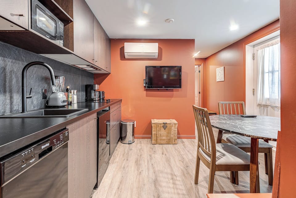 Deluxe Apartment, Patio | Private kitchen