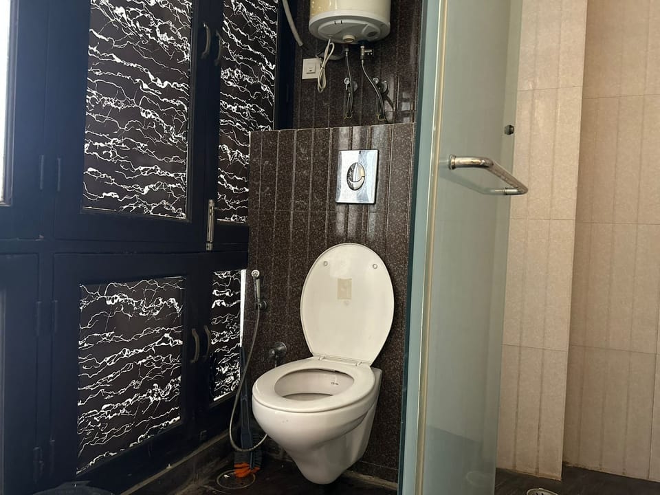 Basic Double Room | Raised toilet seat