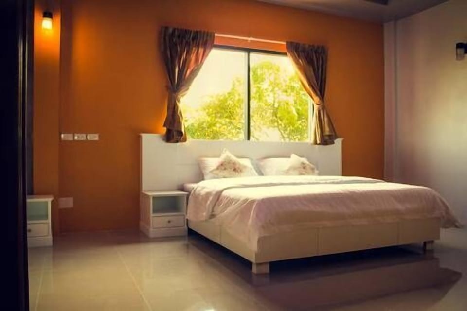 Deluxe Double Room | Premium bedding, minibar, desk, soundproofing