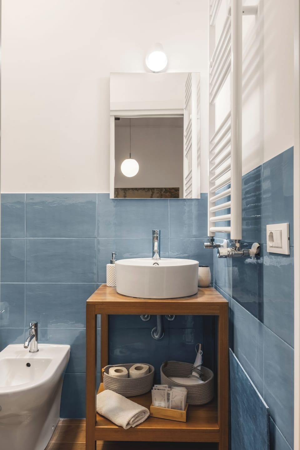 Deluxe Double or Twin Room | Bathroom | Shower, free toiletries, hair dryer, bidet
