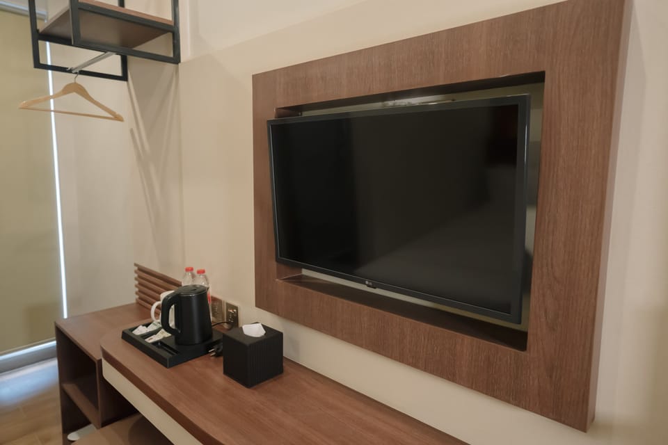 Superior Twin Room | Television