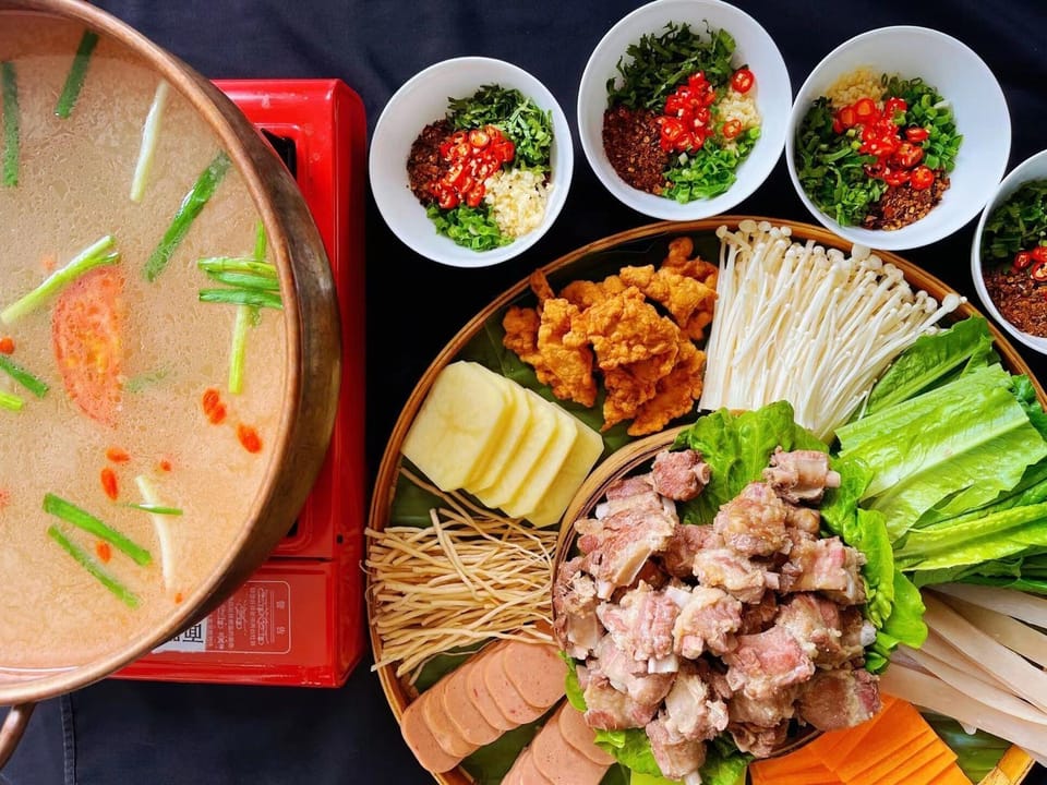 2 restaurants; breakfast, lunch, and dinner served