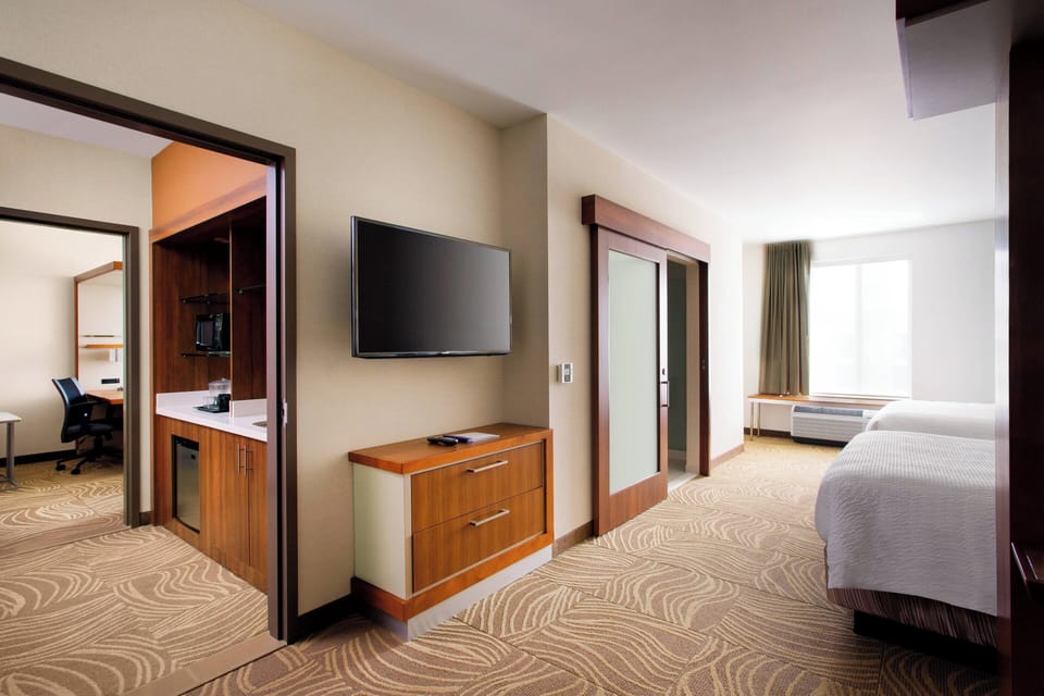 Premium bedding, in-room safe, desk, iron/ironing board