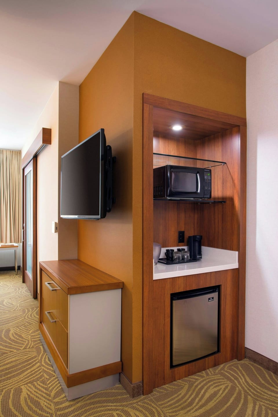 Fridge, microwave, coffee/tea maker