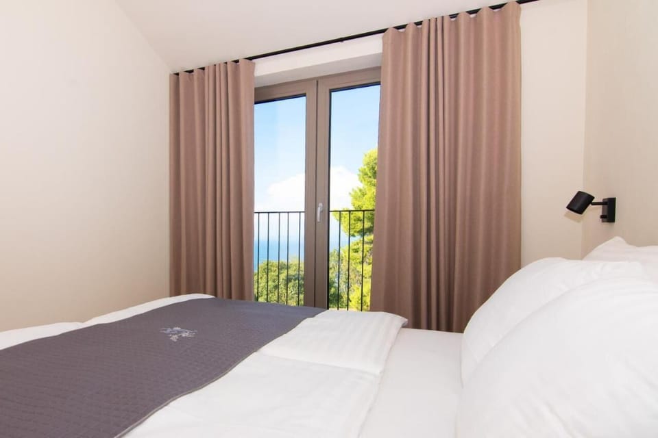 Superior House, 3 Bedrooms | 3 bedrooms, desk, laptop workspace, soundproofing