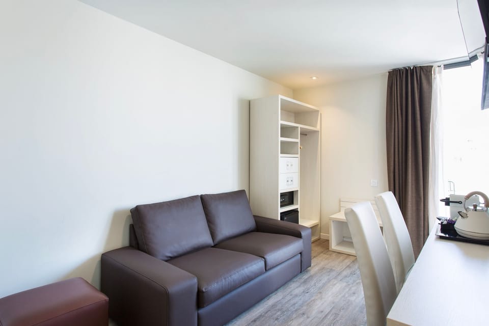 Studio Suite, 1 King Bed, Balcony | Minibar, in-room safe, blackout drapes, soundproofing