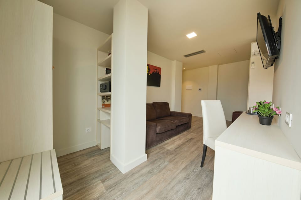 Studio Suite, 1 King Bed, Balcony | Minibar, in-room safe, blackout drapes, soundproofing