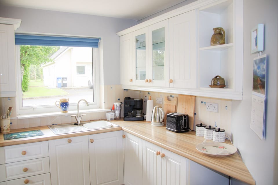 Coffee/tea maker, microwave, oven, dishwasher