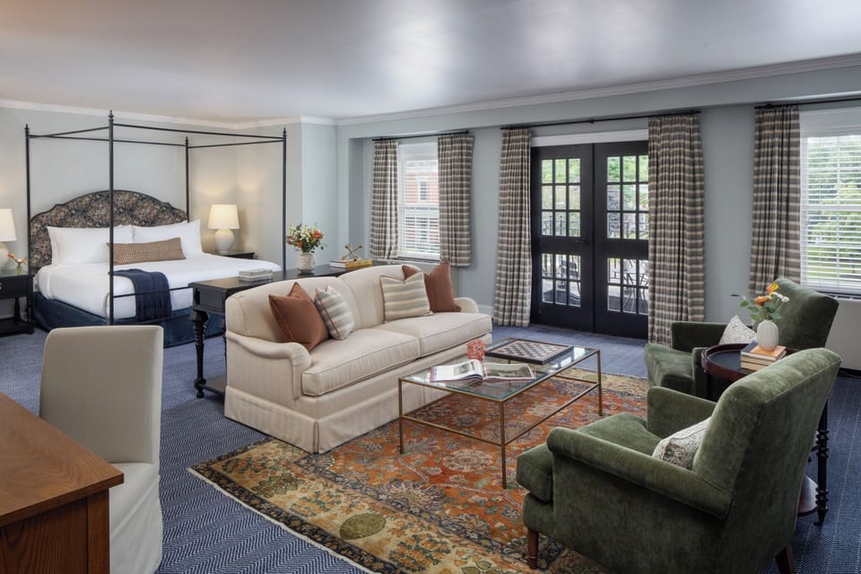 King Suite + Sofa Bed | Blackout drapes, iron/ironing board, free WiFi, bed sheets