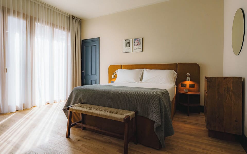 Camera 2 | In-room safe, soundproofing, free WiFi