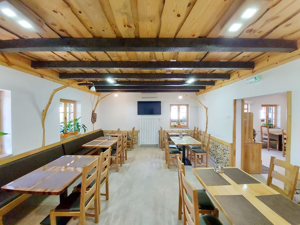 Breakfast and dinner served, international cuisine