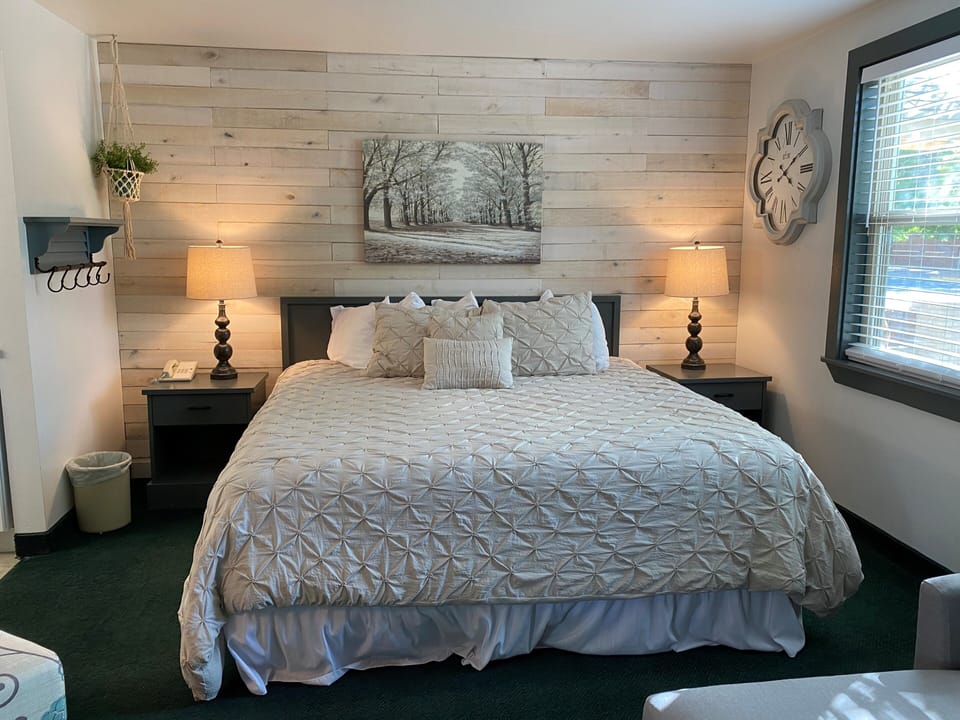 Courtyard King Suite | Individually decorated, individually furnished, cribs/infant beds