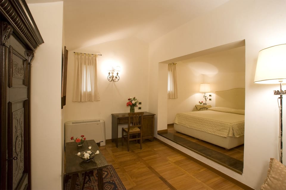 Traditional Double Room, 1 Double Bed | Premium bedding, minibar, desk, free cribs/infant beds