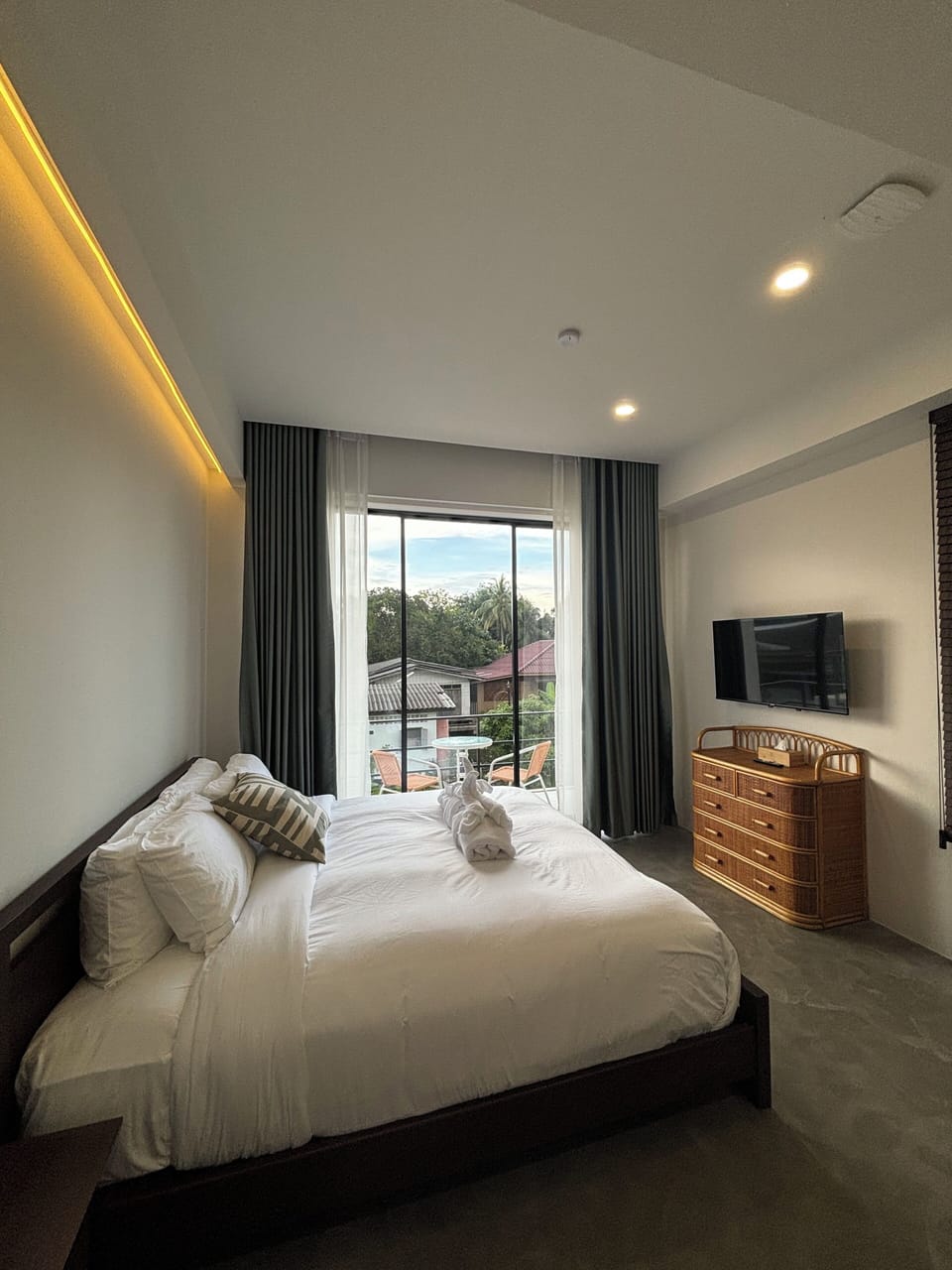 Deluxe Double Room, Balcony, Garden View | Desk, laptop workspace, blackout drapes, WiFi (free)