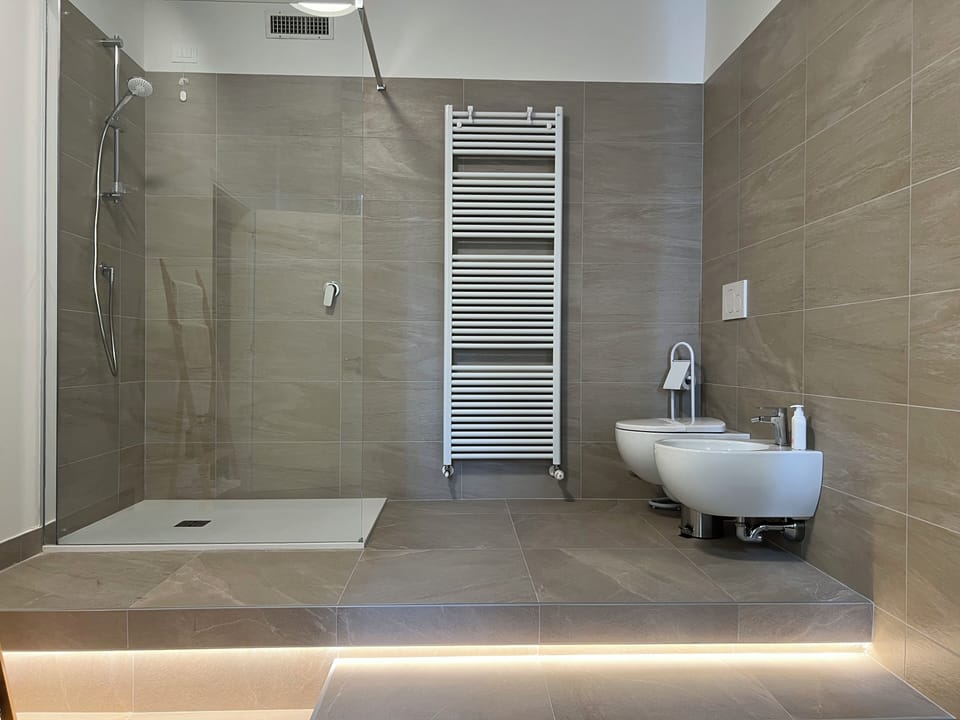 Comfort Studio Suite, 1 King Bed, City View | Bathroom | Shower, hair dryer, slippers, towels