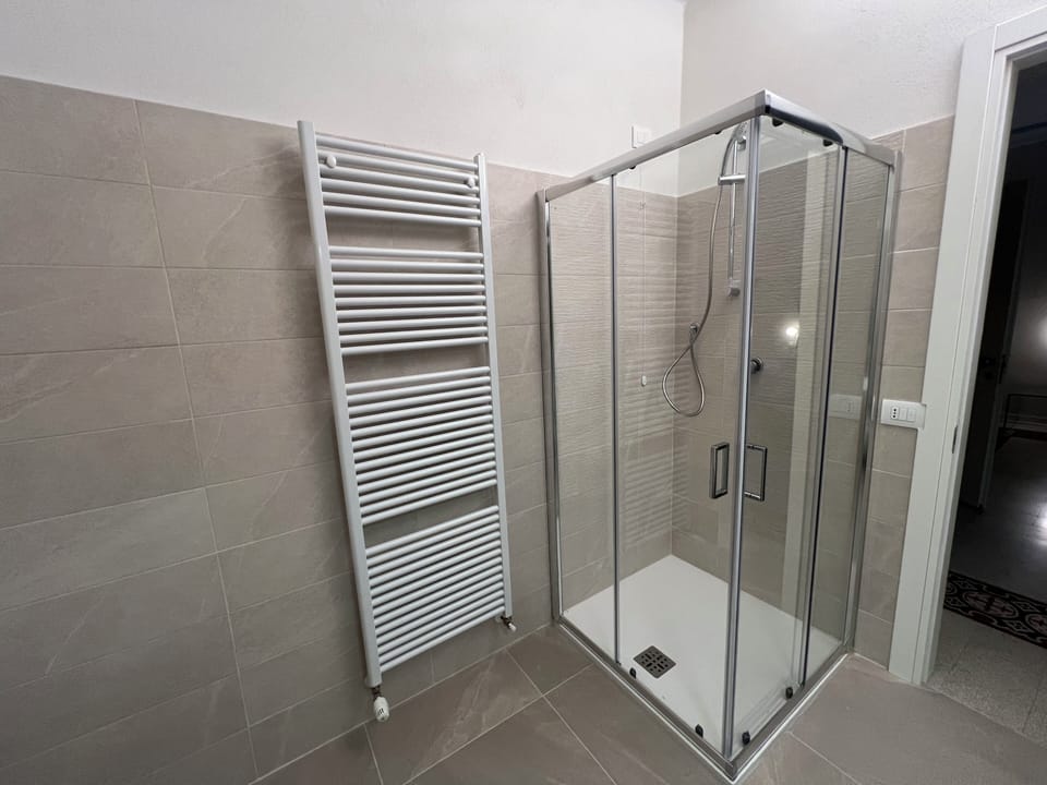 Basic Double Room | Bathroom | Shower, hair dryer, slippers, bidet