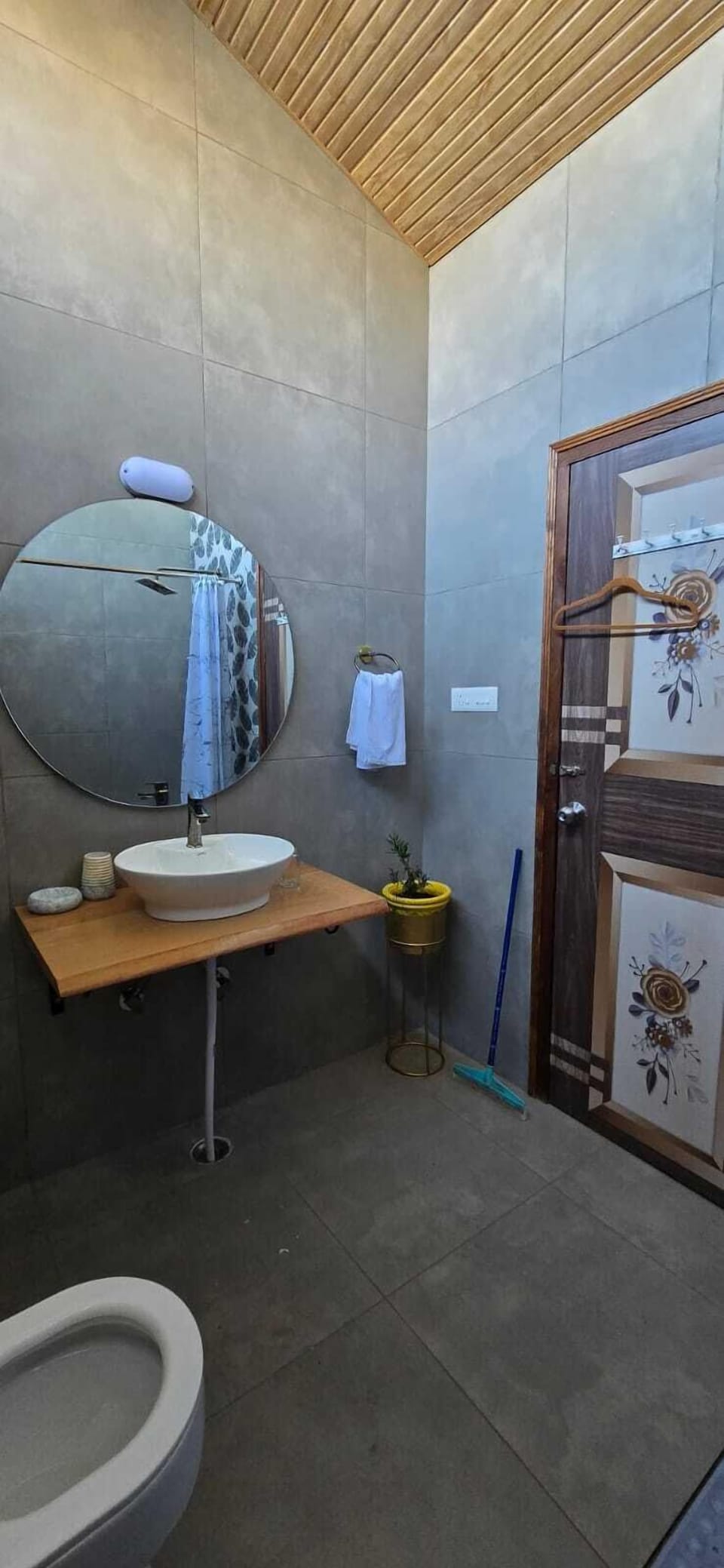 Luxury Double Room, Hill View | Bathroom | Shower, towels, soap, shampoo