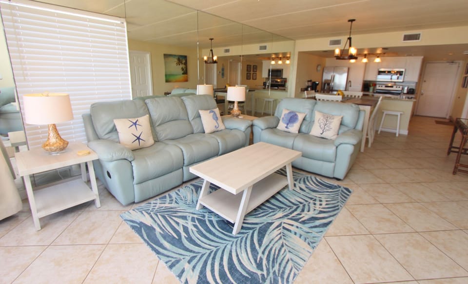 Luxury Condo, 2 Bedrooms, 2 Bathrooms, Oceanfront | Living room | Flat-screen TV