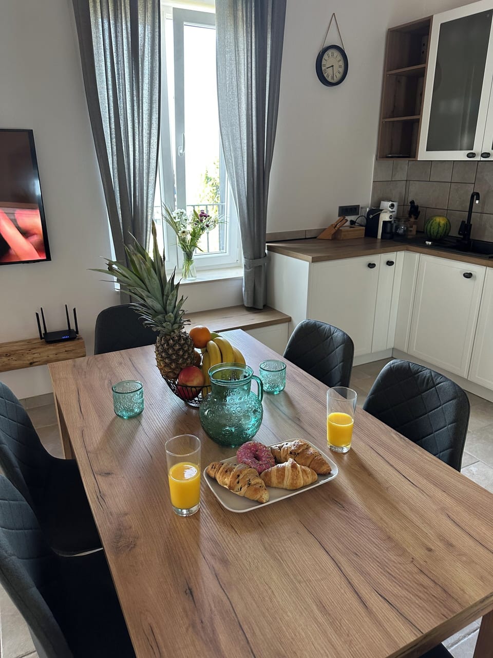 Panoramic Apartment, 2 Bedrooms, Sea View | Private kitchen | Electric kettle, toaster
