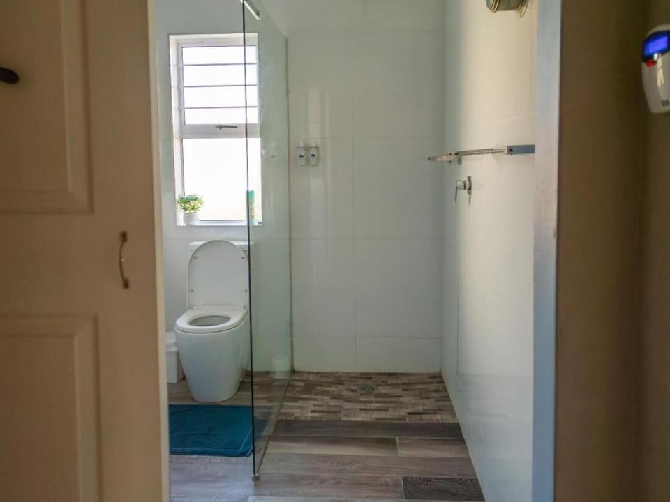 Apartment, 4 Bedrooms, Smoking, Patio | Bathroom