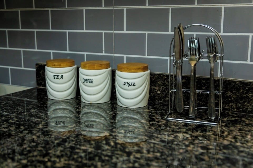 Economy Apartment, City View | Private kitchen | Microwave, oven, stovetop, cookware/dishes/utensils