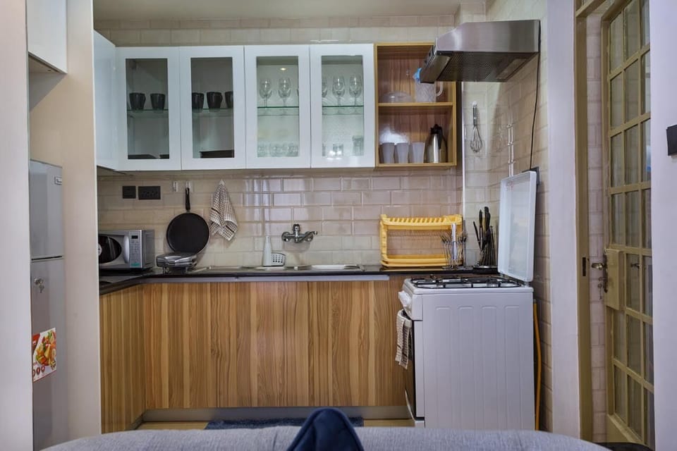 Deluxe Apartment, Balcony, City View | Private kitchen | Fridge, microwave, cookware/dishes/utensils