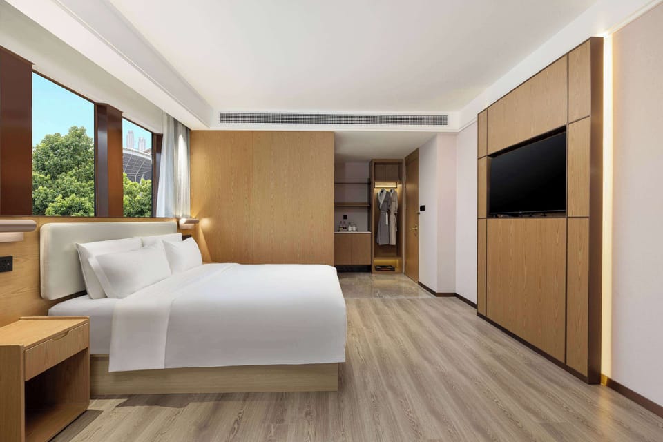 Executive Room, 1 King Bed, Non Smoking | Soundproofing