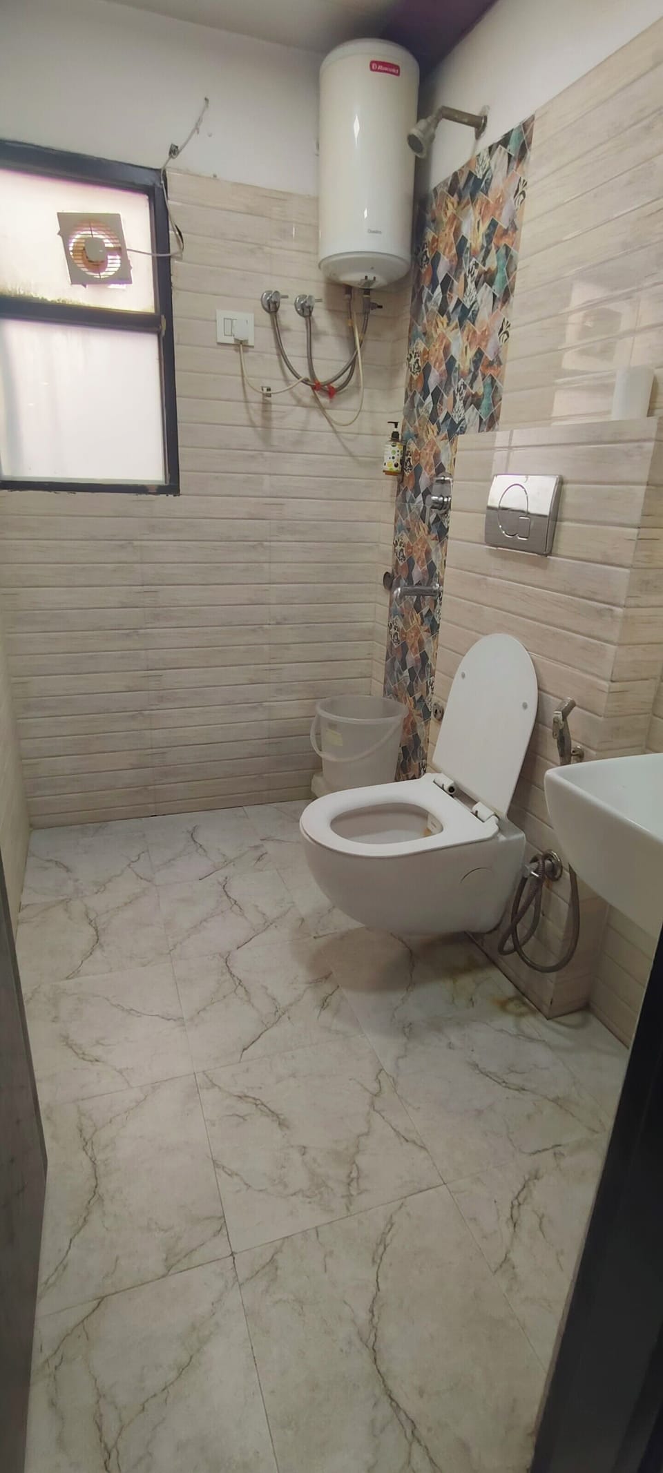 Basic Double Room Single Use | Bathroom | Shower, towels, soap, toilet paper