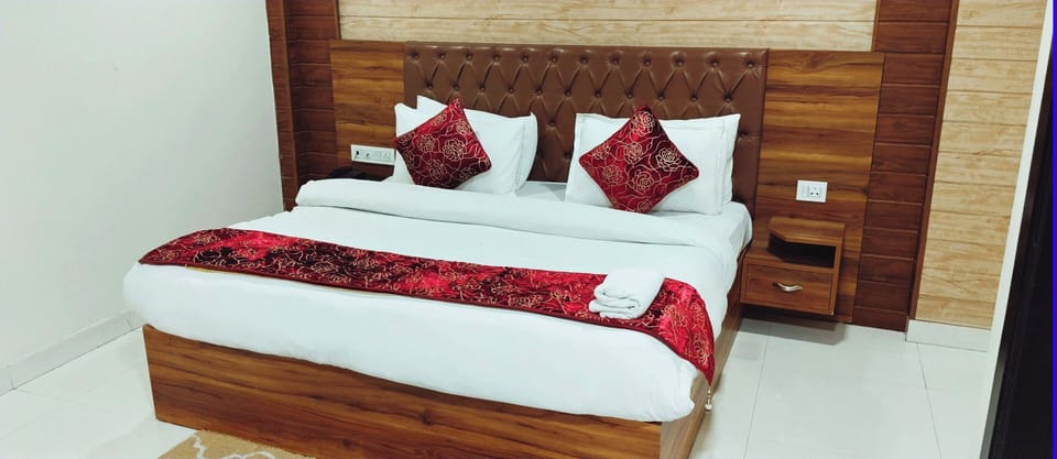 Basic Double Room Single Use | Hypo-allergenic bedding, desk, free WiFi