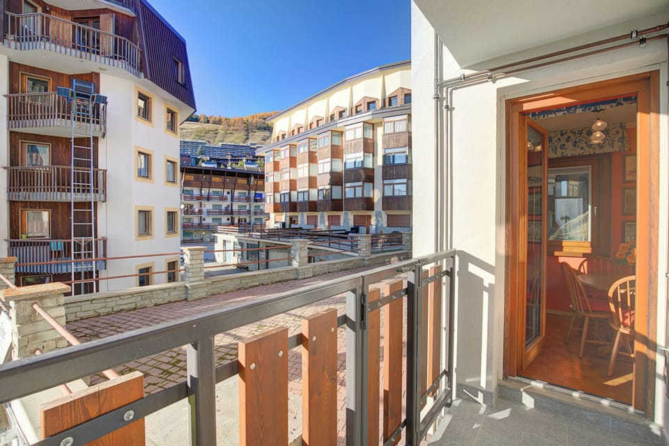 Family Apartment, 2 Bedrooms, Balcony (Appartamento Fraiteve Ski In Ski Out) | Property grounds
