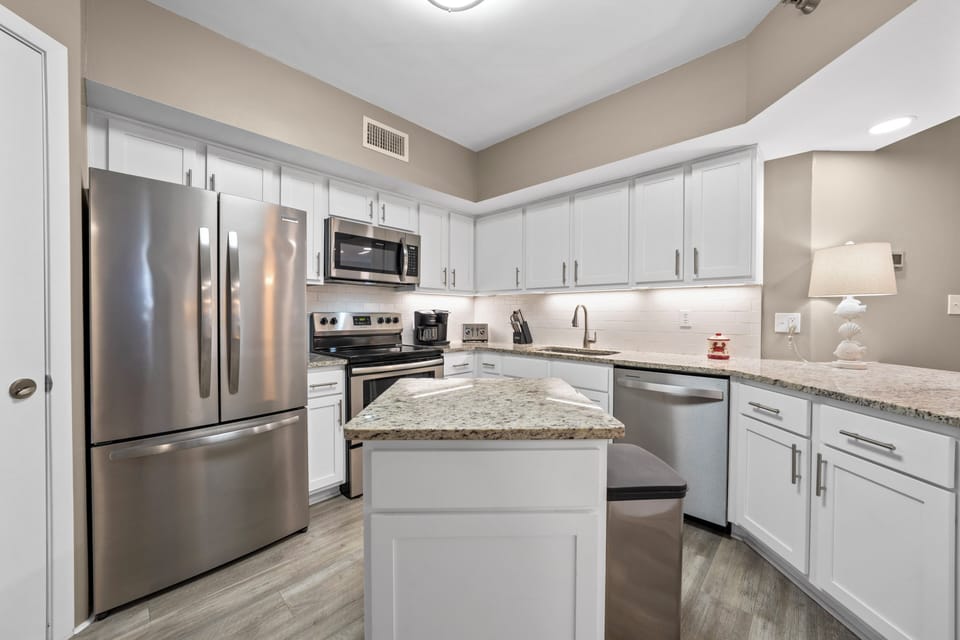 Signature Condo, 3 Bedrooms, Balcony, Beach View | Private kitchen | Fridge, microwave, oven, stovetop