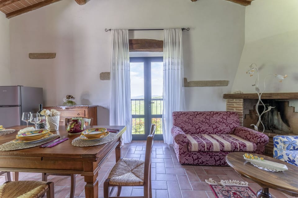 House, Hill View | Living area | 32-inch flat-screen TV with satellite channels