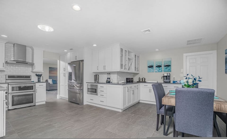 House | 4 bedrooms, desk