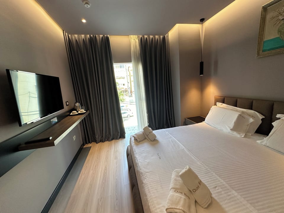 Junior Suite | Egyptian cotton sheets, premium bedding, minibar, soundproofing