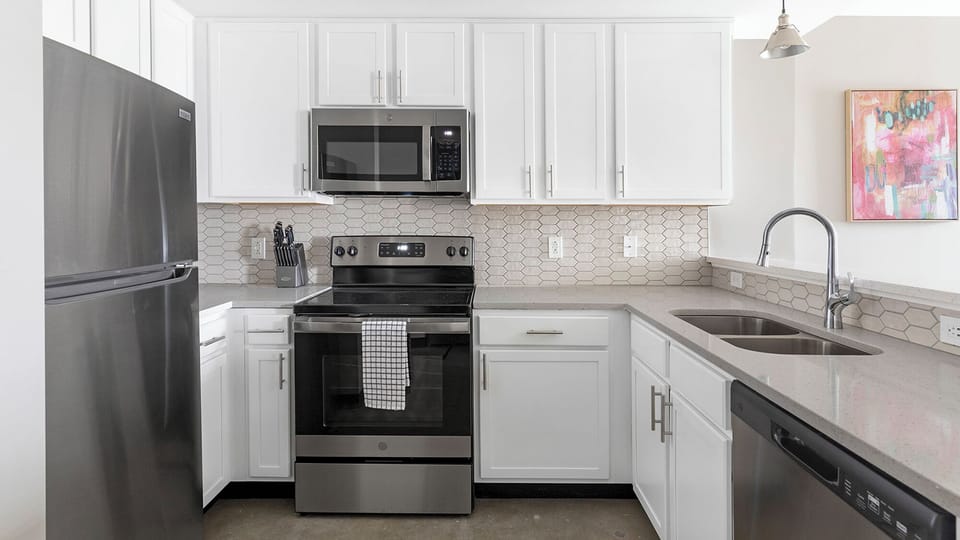 Apartment, 1 Bedroom | Private kitchen | Full-size fridge, microwave, oven, stovetop