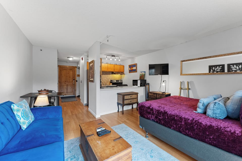 Condo (0 Bedroom) | Property amenity