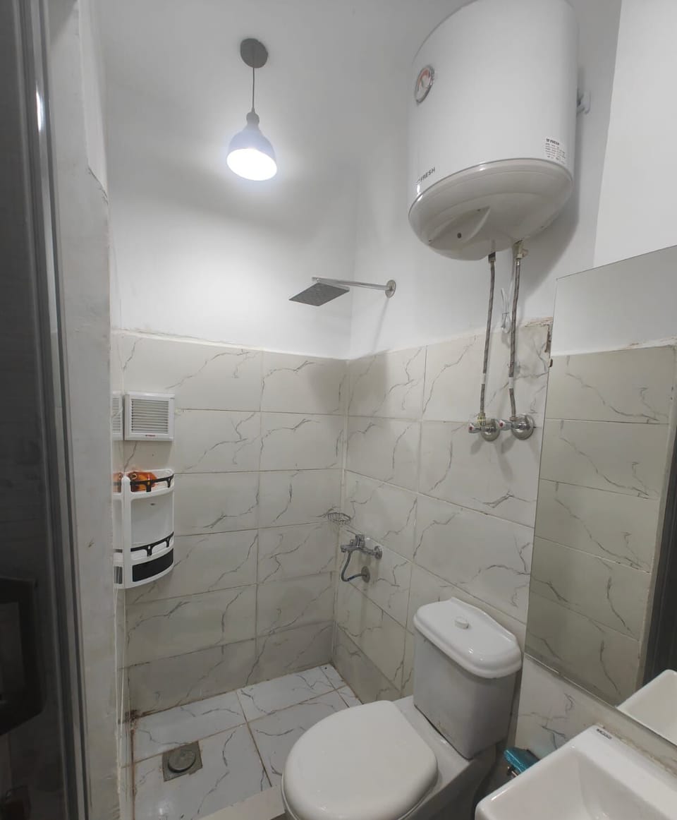 Slippers, bidet